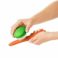 Cook With OXO OXO Good Grips Flexible Vegetable Brush