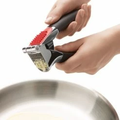 Cook With OXO OXO Good Grips Garlic Press