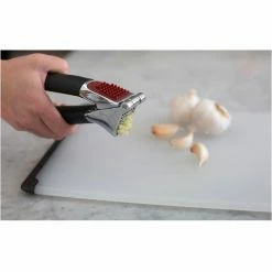 Cook With OXO OXO Good Grips Garlic Press