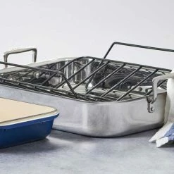 Le Creuset Large Stainless Steel Roasting Pan W/Nonstick Rack Le Creuset Bakeware